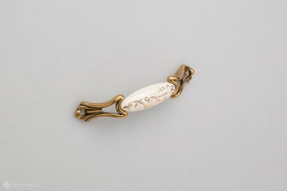 M93 мебельная ручка-скоба 96 мм состаренное золото с керамической вставкой цвета слоновой кости с рисунком